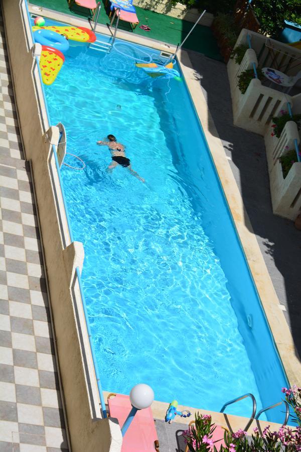 Amaril Daire Platanes  Dış mekan fotoğraf